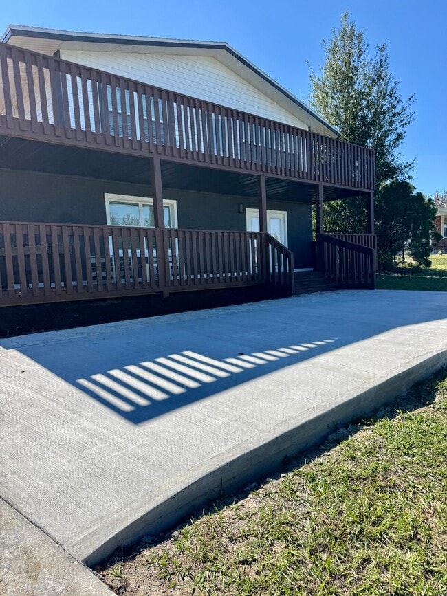 Building Photo - Fully Furnished Down Town Clermont Short T...