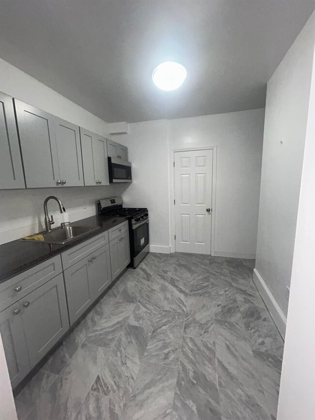 Photo - 5611 Hudson Ave Unit 1