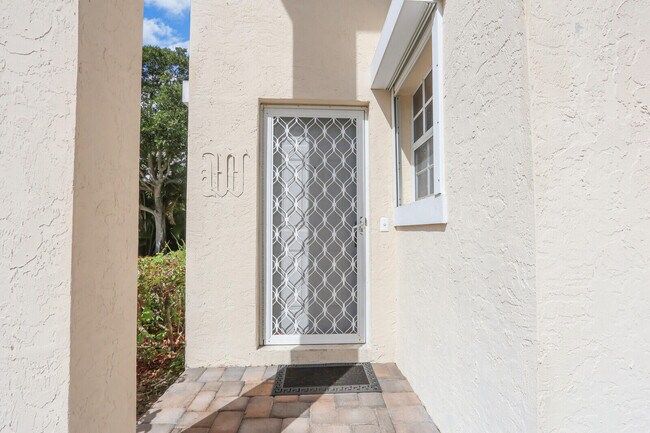 Photo - 479 Tequesta Dr