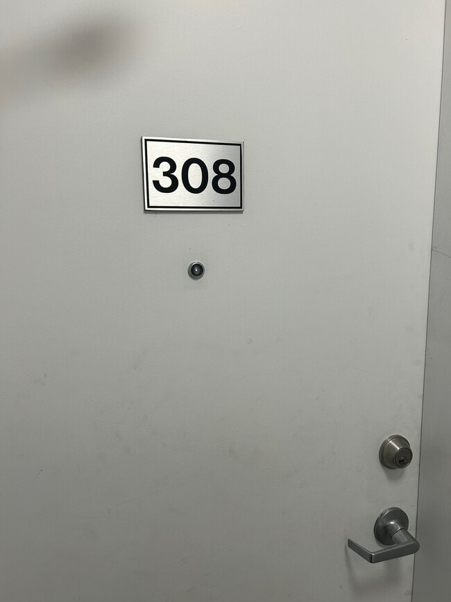 Building Photo - 630 Cummings Ave Unit 308