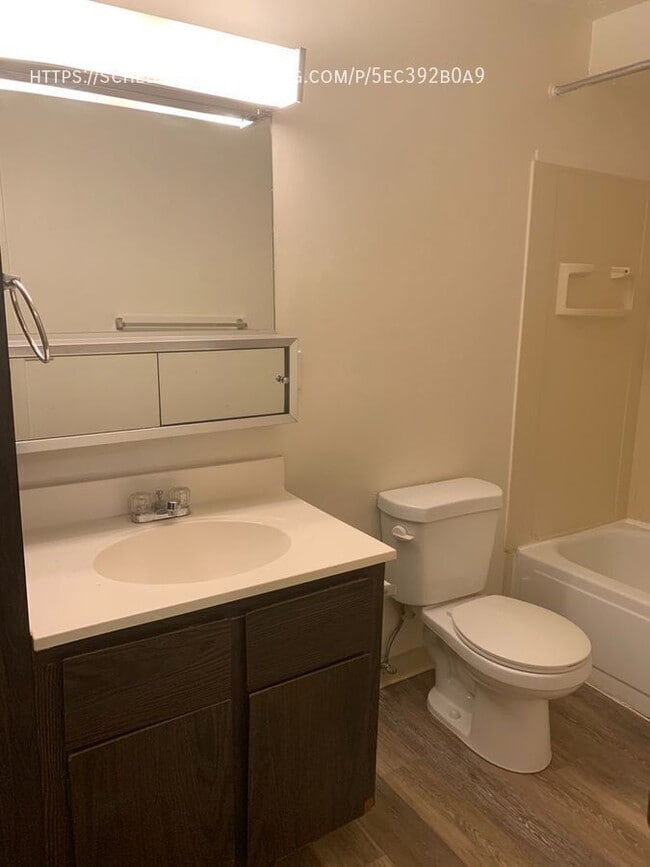 Photo - 1454 W River Rd N