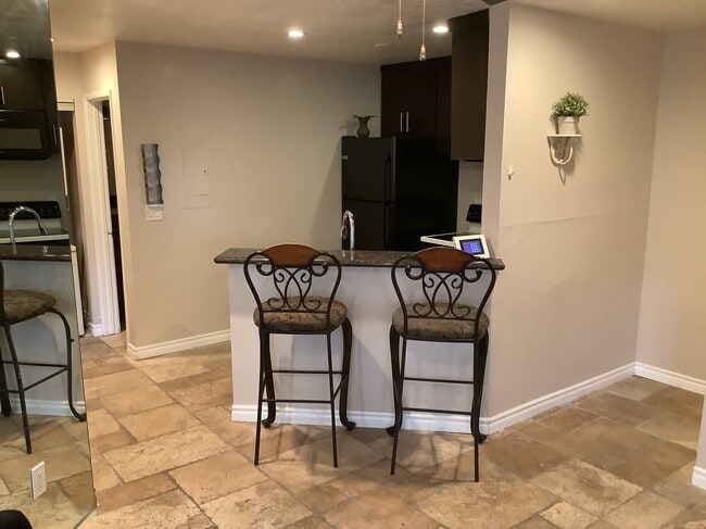 Bar Kitchen Counter - 490 Elm Dr Unit 103