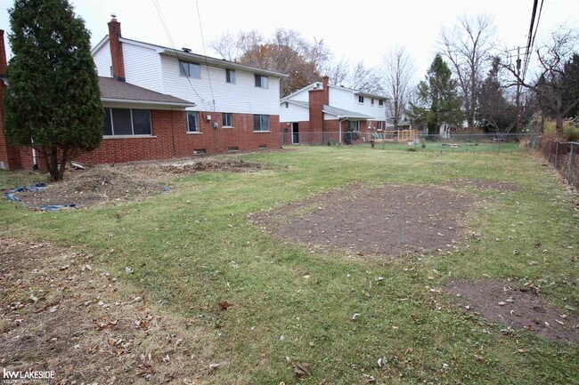 Photo - 18672 Beatrice St