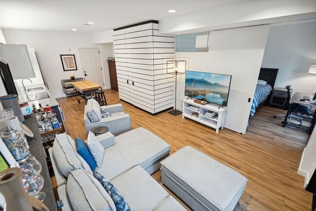 Building Photo - Modern Condo Living in Shaw Unit 127