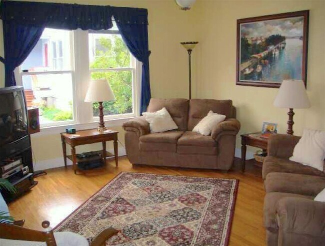 Photo - 2718 E 22nd St