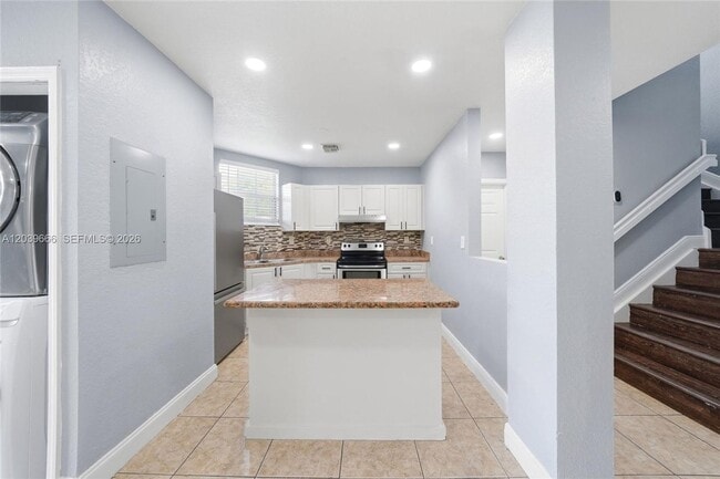 Photo - 902 SW 8th Pl