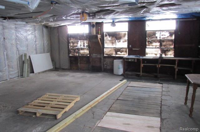 Photo - 995 Lakeview St