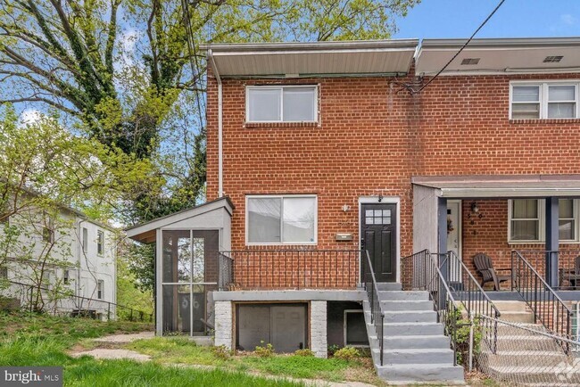 Building Photo - 576 49th Pl NE Rental