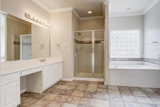 Photo - 2822 Briarhurst Park