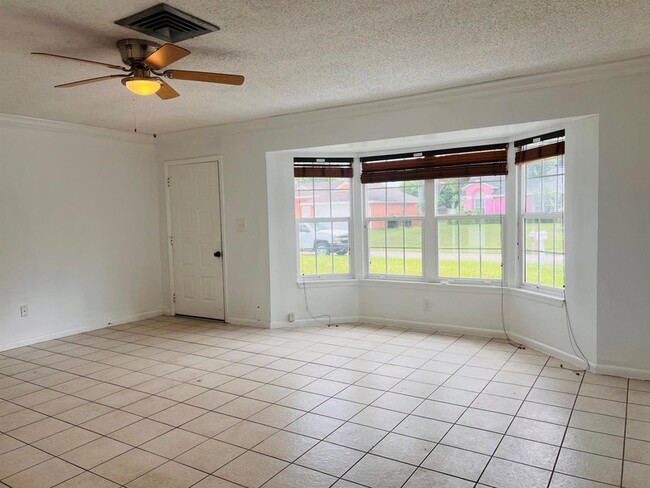 Photo - 1120 SW Ithaca St