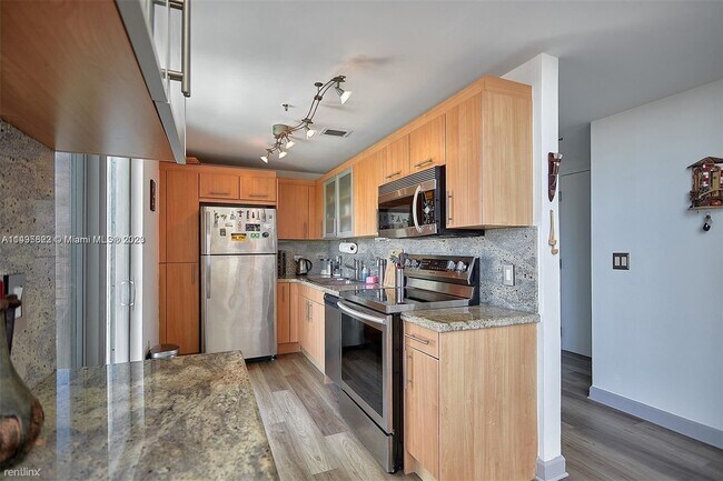 Photo - 2 br, 2 bath Condo - 7700 Collins Ave