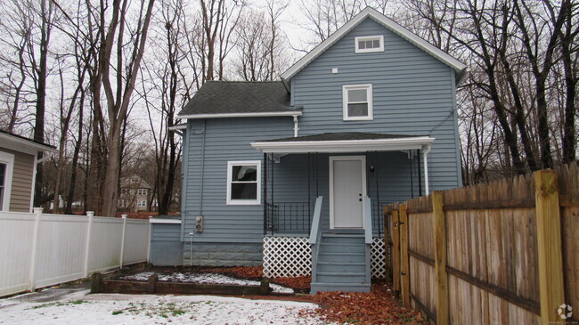 Building Photo - 17 Woodbine St Rental