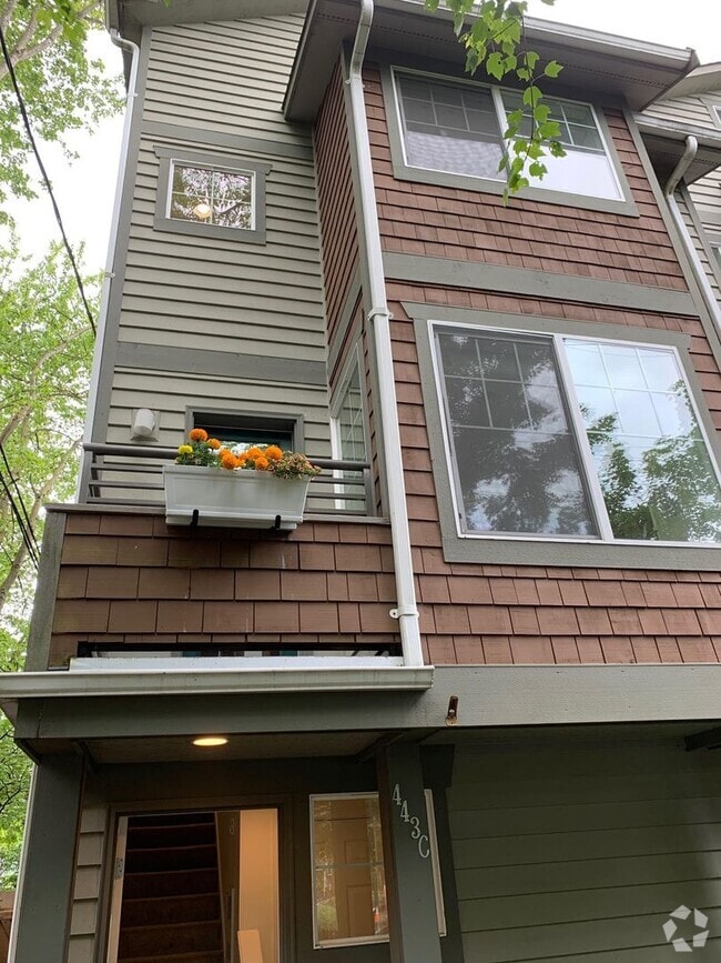 Building Photo - In the heart of Green Lake 3 bed 2.5 bath ... Rental