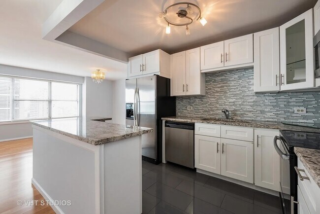 Photo - 6157 N Sheridan Rd Unit 16L