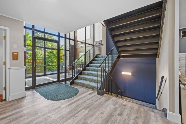 Photo - Beautiful 1 bedroom apartment Unit Country Club Manor