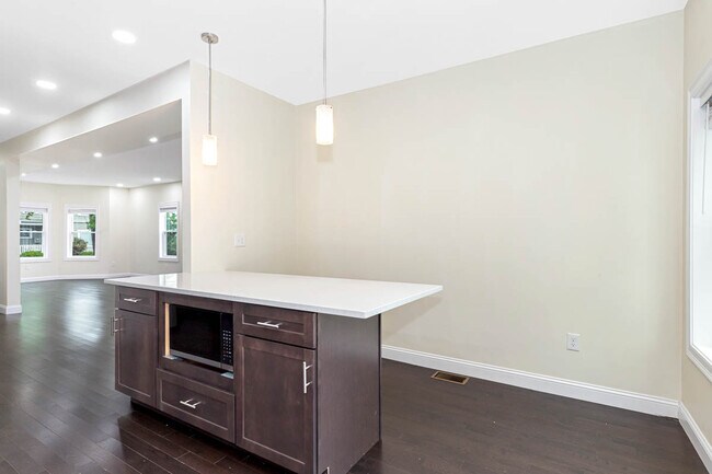 Photo - 77 Winchester St