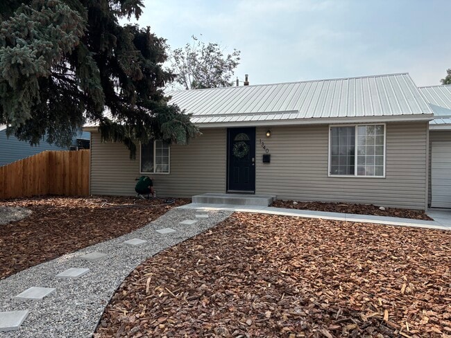 Building Photo - 1340 Juniper Dr Rental