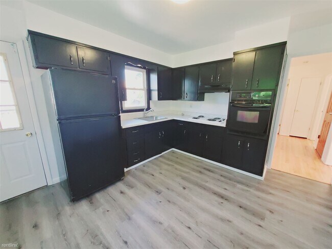 3 br, 1 bath Condo - 27 Silver St Apt 2 - 3 br, 1 bath Condo - 27 Silver St Apt 2 Unit Apt 2