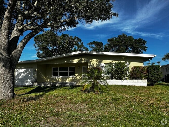 Building Photo - 2447 Baywood Dr W Rental