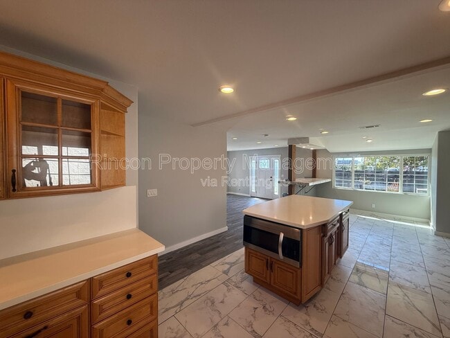 Photo - 2810 Sherwin Ave Unit A