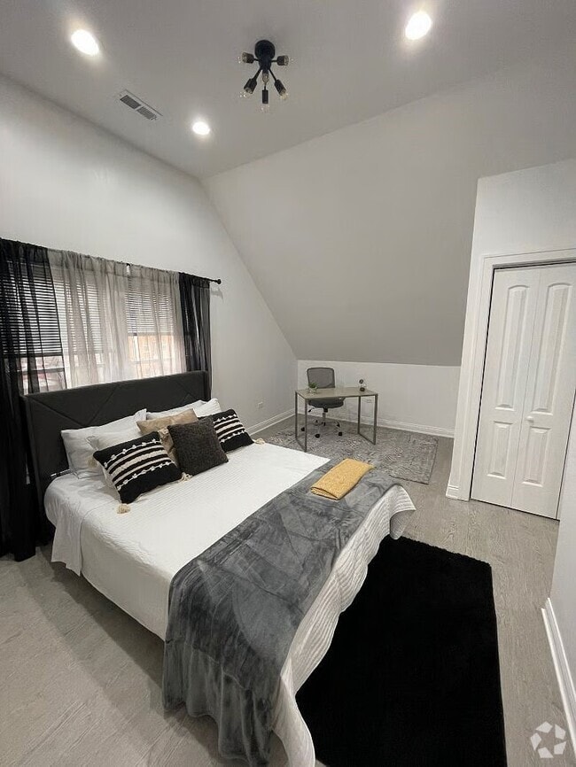 Building Photo - 2727 W Wilcox St Unit 3 Rental
