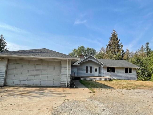 Photo - Large home on acreage!