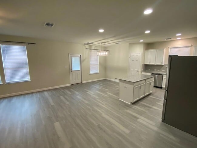 Photo - 97 Quarryman Dr Casa