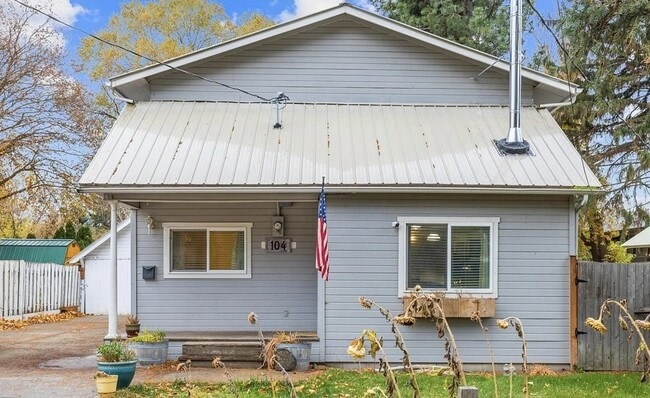 Photo - 104 W 12th Ave
