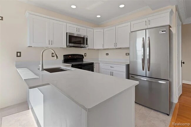 Photo - 15 E Kirby St Unit 229