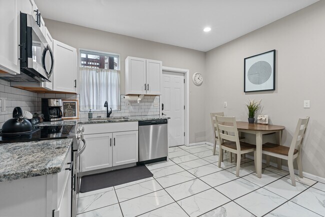 Photo - 536 Oakwood Ave