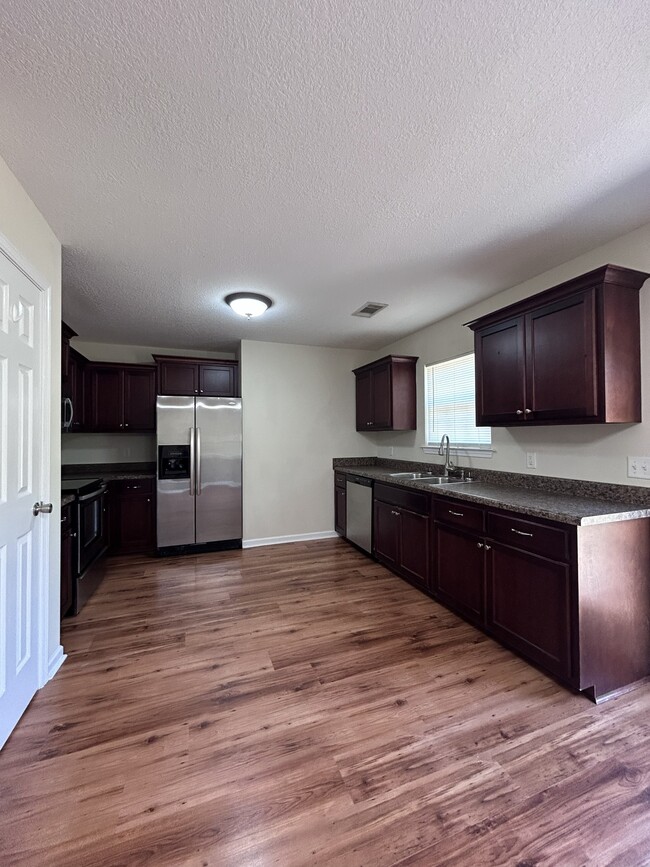 Photo - 259 Canterberry Pl