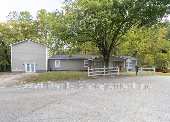 Photo - 770 Mahoney Rd