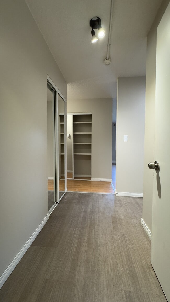 Photo - 9610-9149 149 St Unit 8