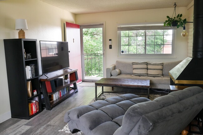 Building Photo - 6800 E Tennessee Unit 433