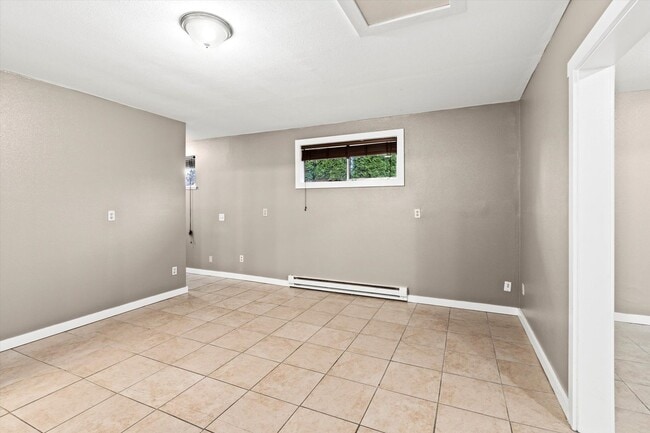 Photo - 2 bed 1 Bath Burien House with in unit laundry Unit Des Moines Memorial Dr B