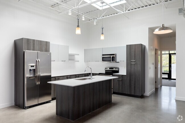 1BR, 1BA - 970SF