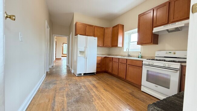 Photo - 2022 N Lawler Ave Unit 2ND