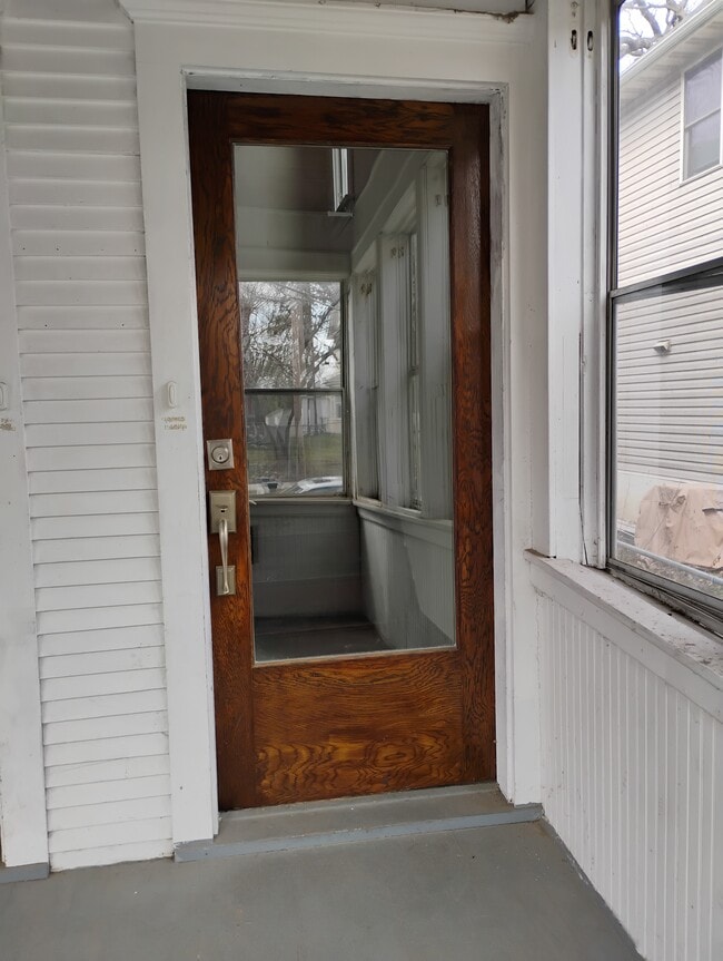Building Photo - 1411 Girard Ave N Unit #2 Rental