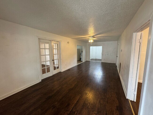 Photo - "Charming 3-Bedroom Retreat with Modern Amenities in Lakeland!"