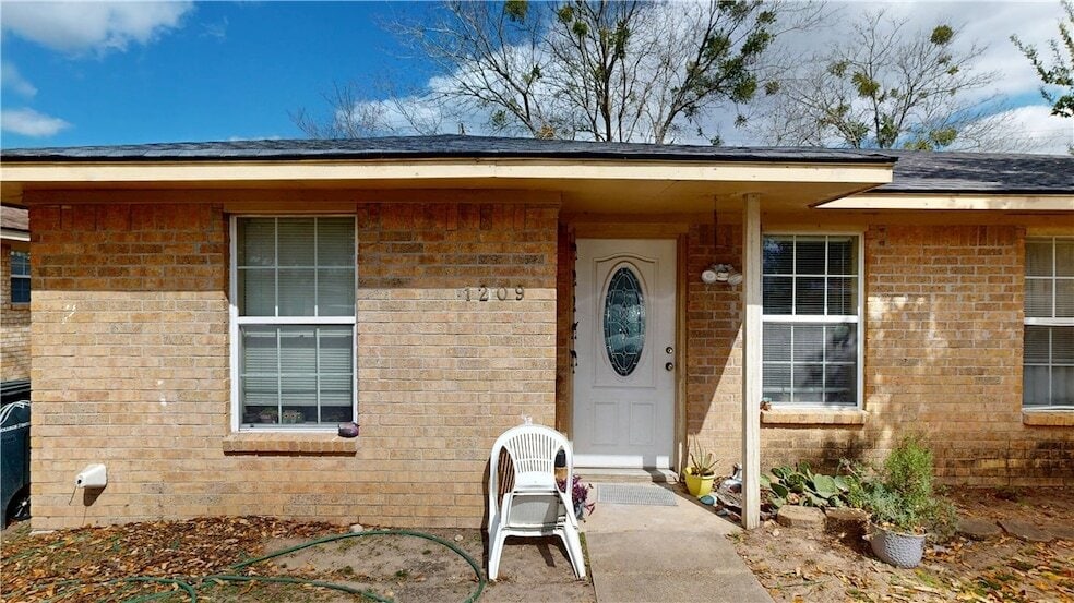 Photo - 1209 Georgia St