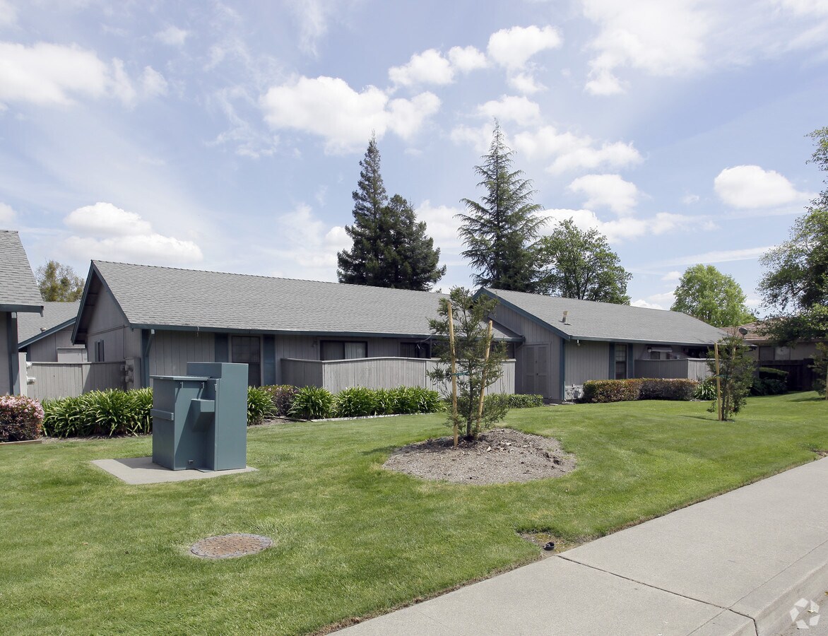 Photo - Gloria Drive Apartments
