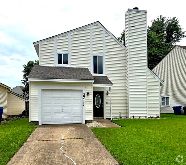 Building Photo - Charming 3BD/3BA Home with Modern Upgrades