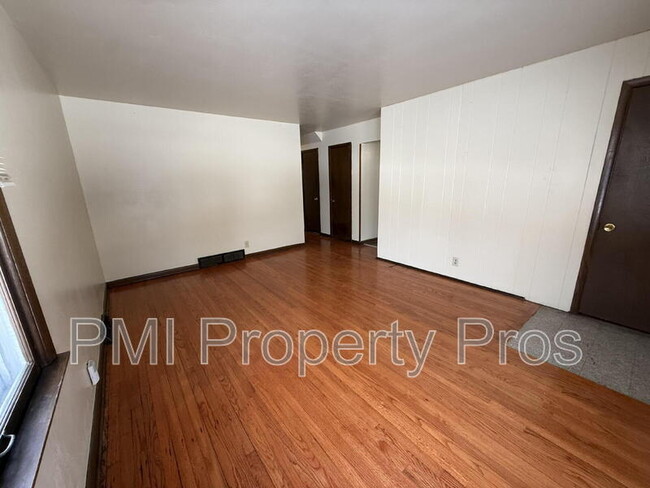 Photo - 5728 N 98th St