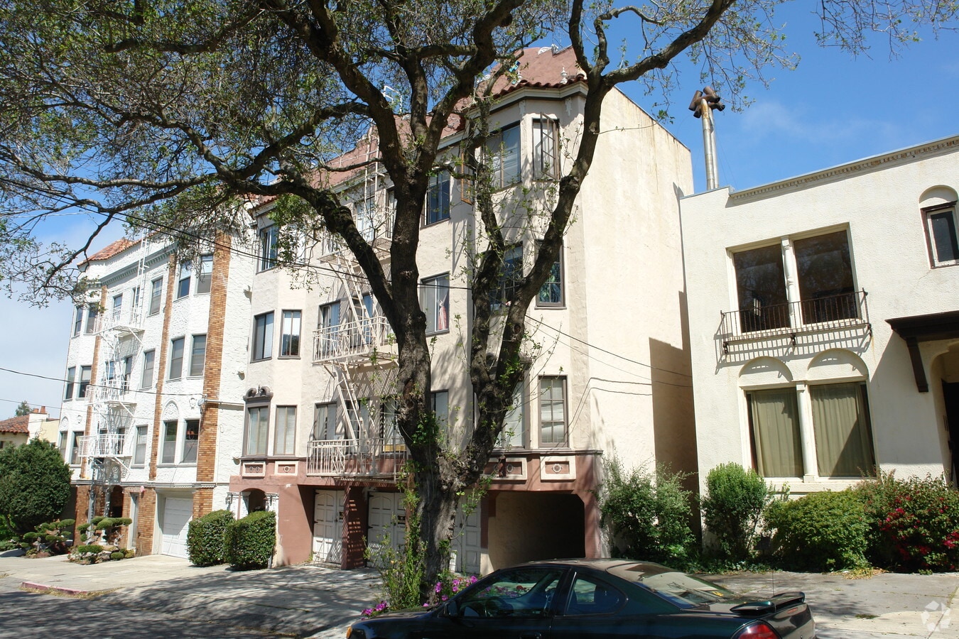Photo - 2355 Hilgard Ave Apartments