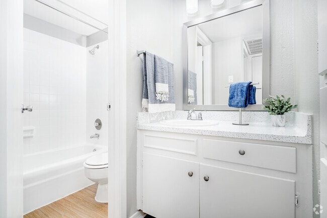 1BR, 1BA - 700SF - Bathroom - Greenbrier Apartments