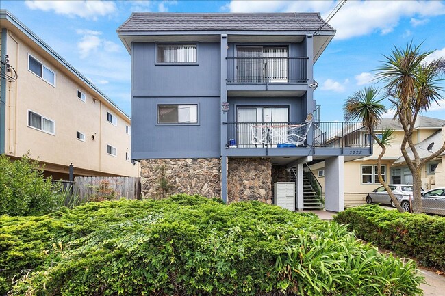 Building Photo - 2228 Lincoln Ave Unit 2228 Lincoln Ave #K - LU