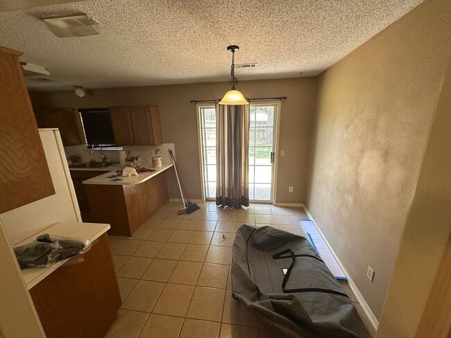 Photo - Beautiful 3 Bed, 2 Bath Home in Springdale! Available 8/1