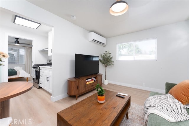 Photo - 1043 E Palmyra Ave