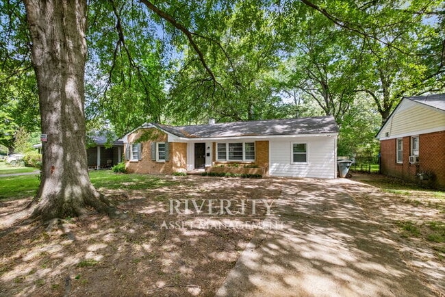 A Must See, Newly Renovated BEAUTY!!! Section 8 Is Welcomed !!!!