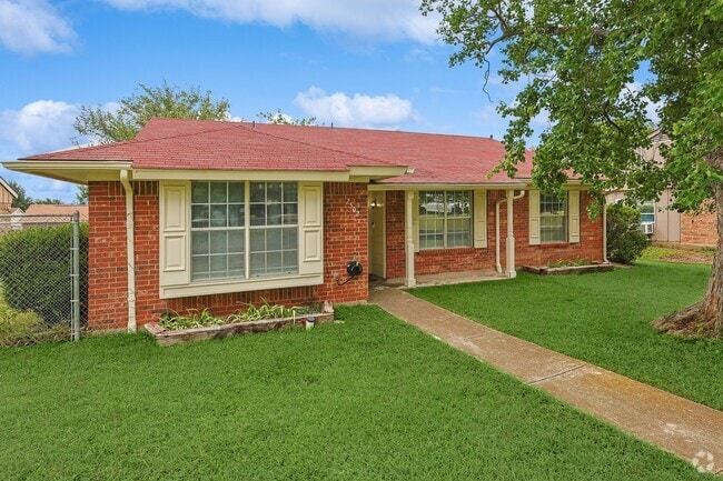 Building Photo - 2502 High Hollow Dr Rental